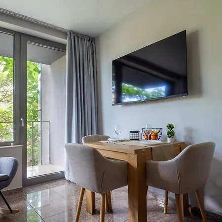 Modern Apartment4 With Parking Nxt To Bulgariamall アパート *